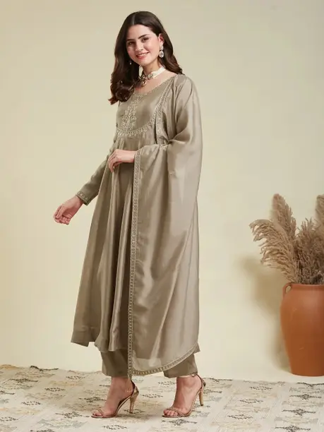 Women Silk Blend Kurta Pant Dupatta Set